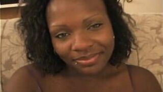 Black chick sucks it dry on the sofa - porn video