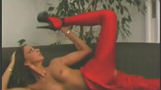 Glamorous babe spreading legs - porn video